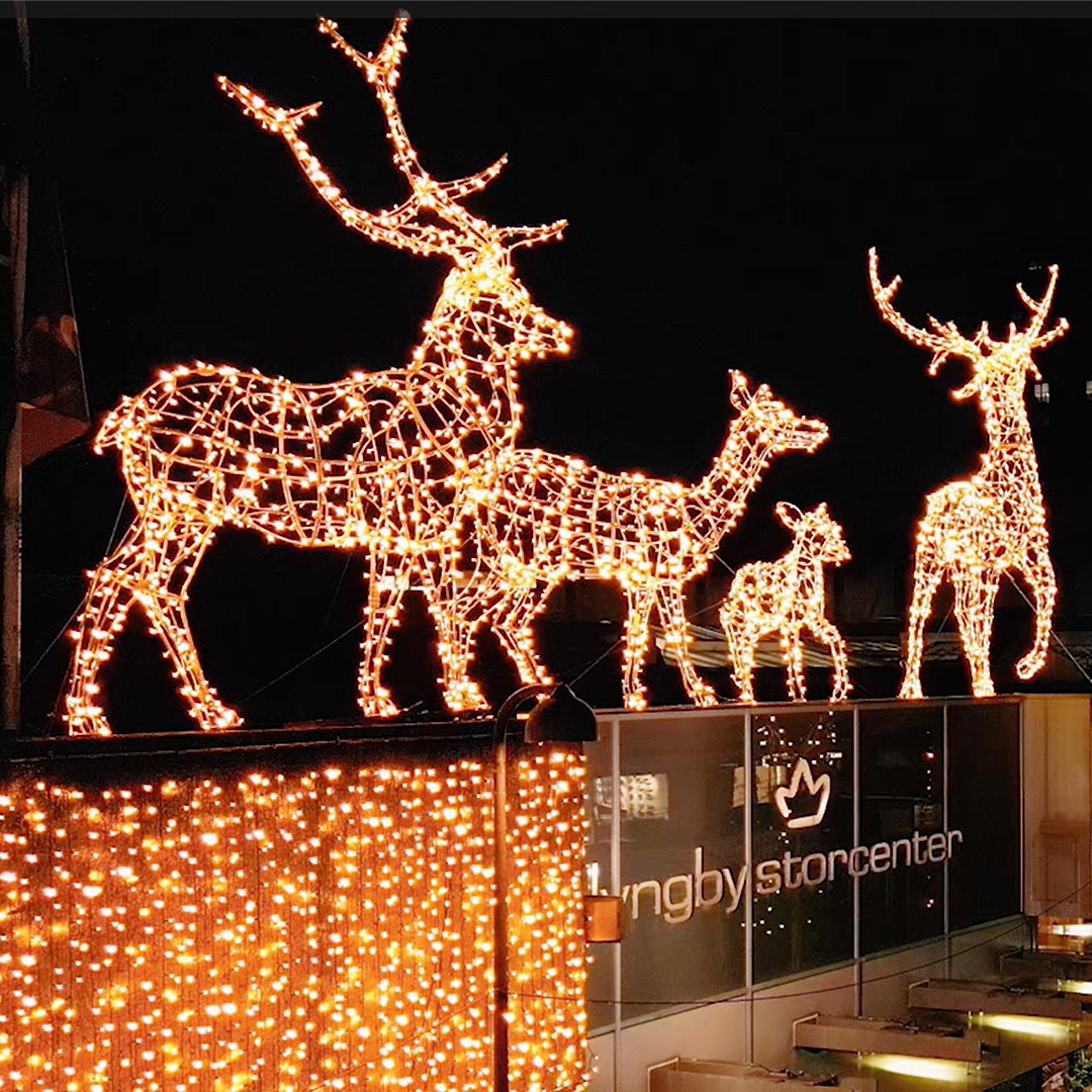 Julelys på Lyngby Storcenters facade